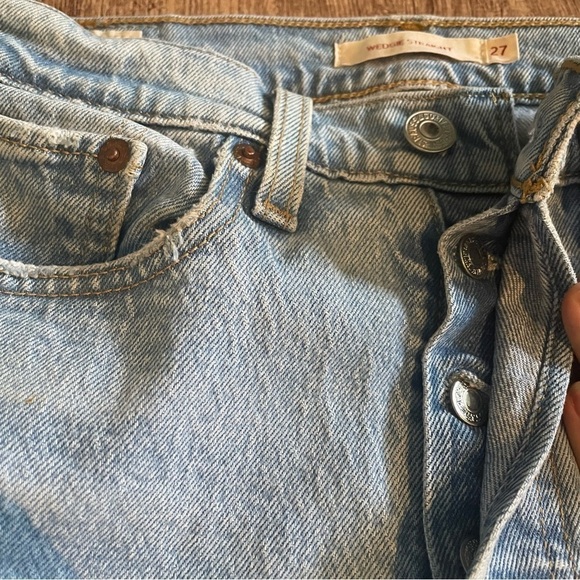 Levi's Wedgie Straight Jeans Light Wash Button Fly Size 27 - Picture 5 of 5